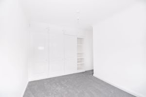 Principal bedroom- click for photo gallery